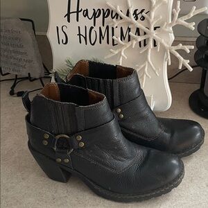 The comfy heel bootie boots you never knew you needed - BOLO by Born Shoe.